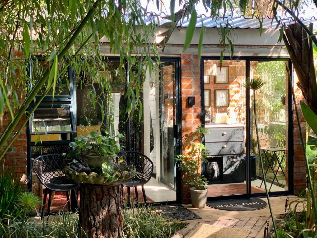 The Secret Garden Hideaway Apartment Мозел Бей Екстериор снимка