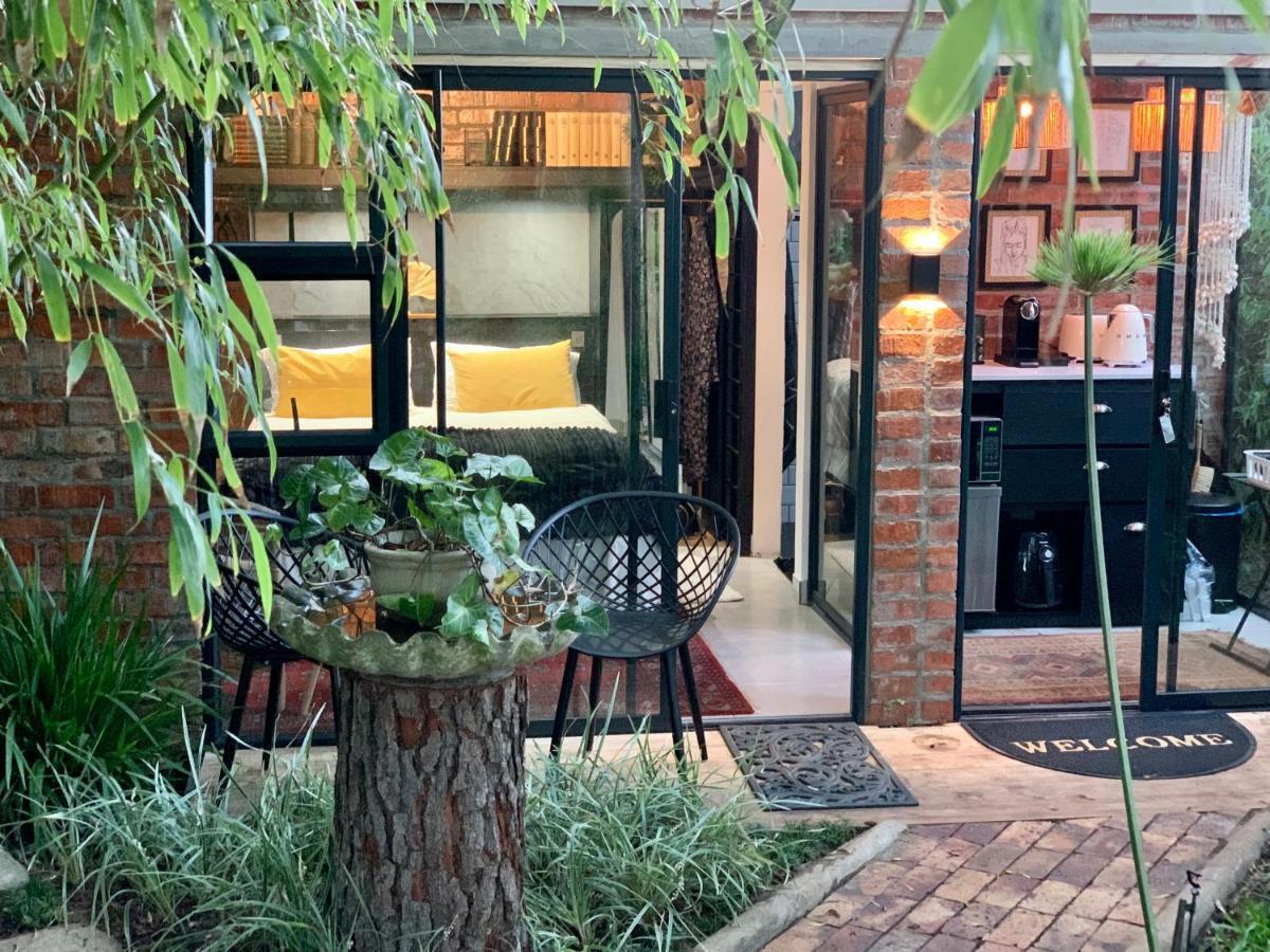 The Secret Garden Hideaway Apartment Мозел Бей Екстериор снимка